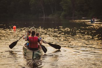 kids canoeing at summer camp